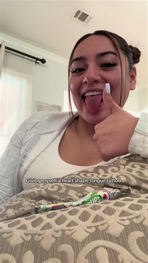 I love fruit roll ups 💞 especially the tattoo kind hehe ✨ Happy Tuesday!!✨