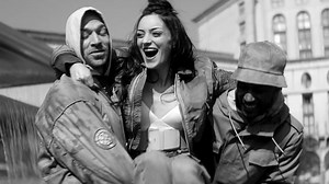 "Abimée" : Léa Castel, à vif, signe un retour percutant avec un clip en noir et blanc