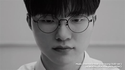 Bắt trọn nhịp nhà vô địch – dẫn lối chiến thắng cùng OLED TV & Odyssey OLED ⚡ G-Sync Compatible FreeSync Premium Pro combat mượt mà, không gián đoạn. 🔥 Đam mê luôn rực cháy, nhưng vẫn đủ “cold head” để outplay mọi tình huống. 🎒 Back To School: nhập mã BTS_ODYSSEY25 giảm tới 41%. 👉 Khám phá ngay: http://smsng.co/6000AGut6 #Samsung #SamsungOdyssey #T1 #TogetherAs1 | Samsung