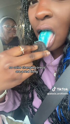 Discover Color-Changing Oreos: A Tasty Trend