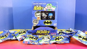 Pint Size Heroes Surprise Toy Opening With Batman And Robin-dXqo8sU