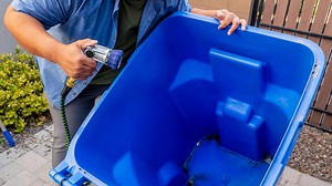 How to clean your garbage can to stop the smell