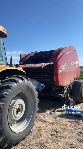 Demo baler didnt impress me #gogreen #johndeere #hayseason2023 #caseih #pisspoordesign #worksmarternotharder✨ #nebraska