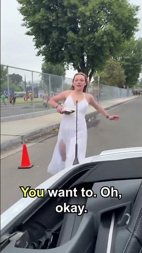 Runaway bride escapes crazy groom in strangers car! 😱👰🏻👰🏻