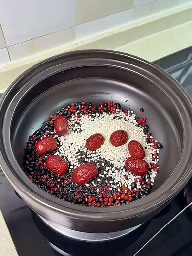 How to Make Creamy Black Sticky Rice Pudding with Red Dates - Easy Dessert Recipe