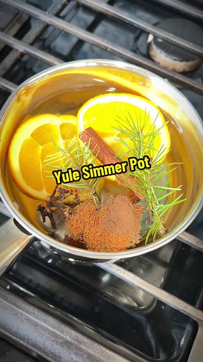 Yule Simmer Pot: A Magical Ritual for Yuletide Season