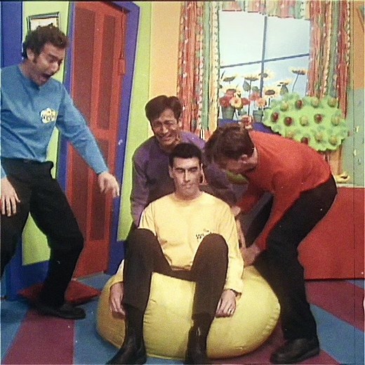 Tried to do the spilt screen transition thing #thewigglesedit #thewiggles #ogwiggles #gregpage #aftereffects @gregpage_yellow