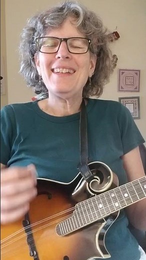 Learn an easy boom chuck mandolin strum #learnmandolin #mandolinlesson #easymandolin