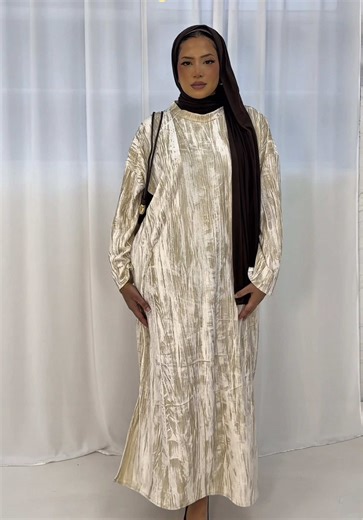 Beige&Beautiful This shimmery crushed velvet dress almost looks like a chic champagne 🥂 Available below in multiple different colours 🪐✨ #velvetabayah #maxidress #ramadanfashion #modestwear #tiktokootd
