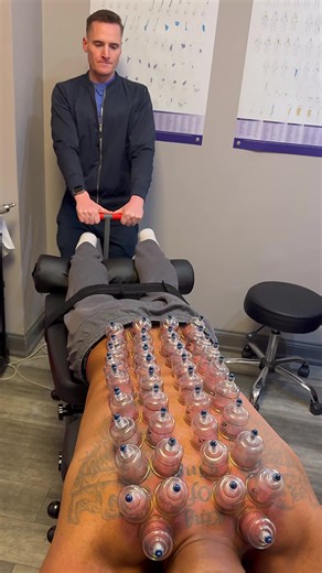 🏆 Flexion distraction gently decompresses the low back to reduce disc pressure and improve spinal mobility. #FlexionDistraction #DrKyleRoss #chiropractor