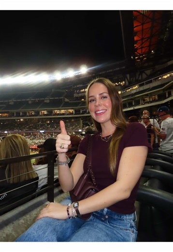 Overhead this on my Dallas walk and it’s such a girlhood experience #dallas #dallastexas #girlhood #datingindallastx