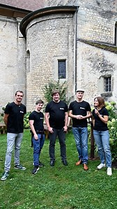 /// THE WILD SHAMROCKS SUR LE TATTOO SQUARE 🍀 Le groupe fribourgeois de folk irlandais @the.wild.shamrocks sera sur la scène gratuite du Tattoo Square pendant toute la durée du festival ! 👉 Tous les jours à 19h 👉 Et le samedi à plusieurs reprises, tout au long de la journée (12h30, 14h45, 19h00 et 21h) ! Ambiance celtique garantie ✨ --- Die fribourgische Irish-Folk-Band @the.wild.shamrocks spielt während des ganzen Festivals auf der kostenlosen Bühne am Tattoo Square! 👉 Jeden Tag um 19 Uhr �