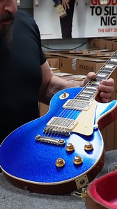 ✨ Check out this stunning Gibson 1957 Les Paul Ultralight aged Murphy Blue Sparkle! 🎸 With its one-of-a-kind finish, lightweight body, and incredible playability, this guitar is a true gem. Featuring a maple top, mahogany back, and single-ring Kluson tuners, it’s built just like a '57 but with that unique blue sparkle that stands out from the rest. 😍 If you’re looking for something special, this beauty might be the one for you! #GibsonLesPaul #CustomShop #GuitarGoals #BlueSparkle #GuitarLovers
