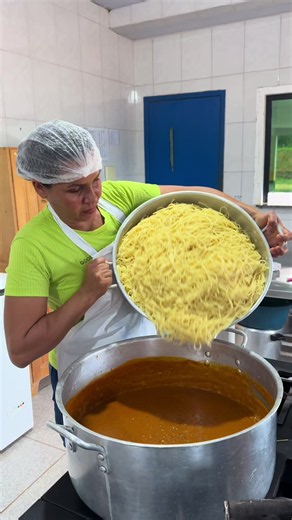 Macarronada com molho nutritivo — cardápio da merenda escolar
