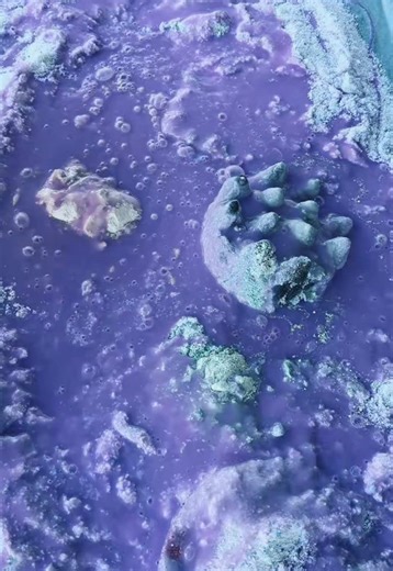 Huge Tote Overload: Laundry Tips and Sponge Squeezing