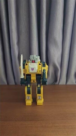 Decepticon Headmaster "Weirdwolf" in wolf & robot mode #transformers