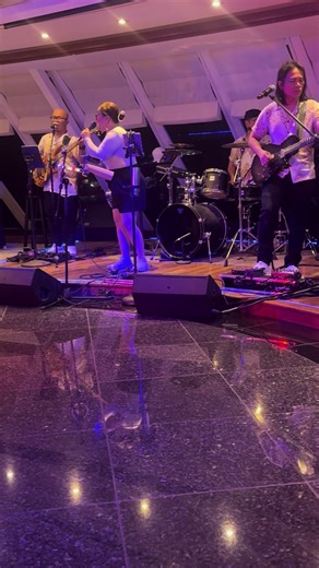 Cocktail in hand 🍸live music in the Living Room 🎶 and the effortless luxury vine only Azamara Cruises does so well. This is how evenings should feel-intimate, soulful, and unforgettable. 🌊✨ #cruisetok #luxurytravels #livemusicvibes #travelinspo #azamara