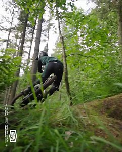 R-Core X elevates our standard R-Core collection of DH/Enduro riding gear to the next level. 4-way stretch materials along with additional weight-saving materials and treatments result in our lightest weight, highest performing line of riding apparel. Represent 100% DNA with the R-CORE X LE Kit just like the Trek Factory Racing DH athletes reveled at Leogang World Cup in 2022. 100Percent Limited | 100Percent