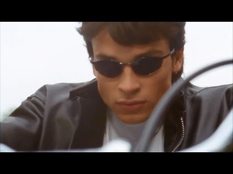 Clark Runs Away From His Problems -- (Smallville - S2; E23)