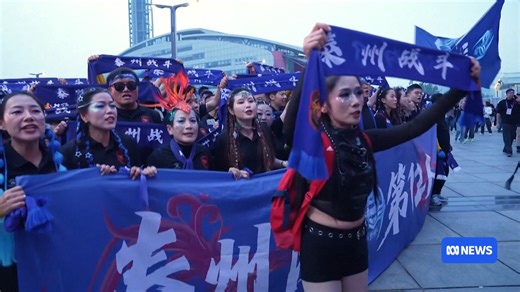 ⚽ Amateur soccer leagues in China have seen a surge in popularity in recent years, often drawing crowds to rival professional matches. China has the largest number of soccer fans in the world, but its top league has struggled with a history of corruption and match-fixing. Now, a grassroots movement organised by workers and students is hoping to breathe new life into the sport. | ABC Asia