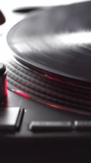 clip-3994857755-male-hand-doing-scratch-movements-on-record