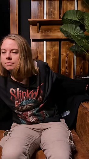 Diese Begegnung hatten wir alle schon Mal oder?! 🤯 Haut raus, welcher ist euer Lieblingssong von @Slipknot ? #bandmerch #slipknotfans #slipknotmerch