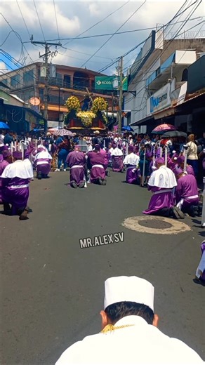 KNEELING IN COJUTEPEQUE #shorts #religion #jesus #video #viralvideo #shortvideo #viral