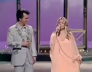 Conway Twitty & Joni Lee – Don’t Cry Joni...▶️ Listen to this great song: https://classiccountry.dohimusic96.com/conway-twitty-joni-lee-dont-cry-joni/?utm_source=facebook&utm_medium=horeel&utm_campaign=classiccountrymelodies | Classic Country Melodies