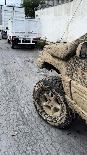 Hay que usarlas para lo que son 😎 #4x4 #fyp #cherokee #jeeplife #jeepgrandcherokee #lodo #grandcherokee #5.9