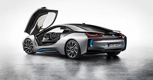 BMW details i8 performance figures in drab but impressive video