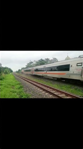 Detik-detik Kereta Api Harina Tabrak Mobil Grand Max Di Stasiun Brumbung #keretaapi
