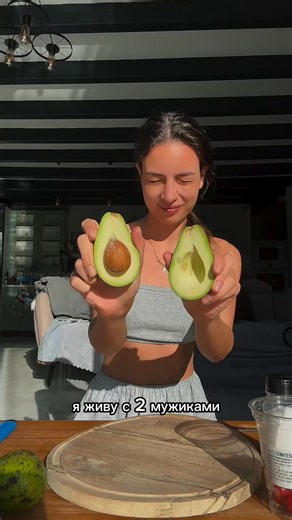 How do you like such breakfast? Prepare and mark me >️ Avocado toasts (Recipe for three portions) Bread - 6 pieces Avocado - 2pcs Curd cheese - 120g Tomatoes - 2pcs Eggs - 4pcs Canned tuna - 160g Mayonnaise - 1.5 tablespoons Lemon juice - 1 tbsp Salt/spices to taste 1. Boil eggs 2. Fry the bread in the toaster/in a pan 3. We knead the avocado with a fork, add lemon juice, salt and spices to taste chopped tomatoes 4. We spread cottage cheese on bread, lay out the avocado on top 5. One egg on a gr