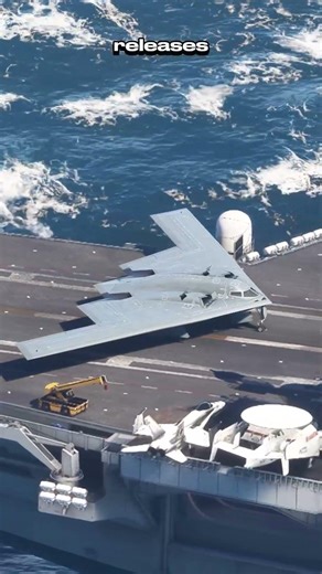 A huge US B-2 bomber attempted to take off from an aircraft carrier - Flight Simulator #plane #game