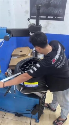 Easy Way to Install Tires on Car Rims#rims #car #diy #short #hsr #mechanical