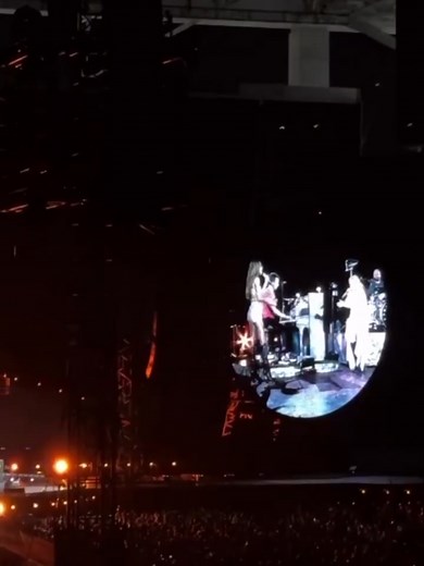 Tini y Elyanna armonizando con Coldplay en Miami