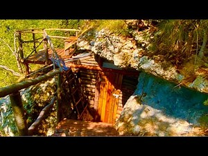 Building a Survival Shelter on Top of a Cliff, Overnight in the Wilderness, Bushcraft Skills