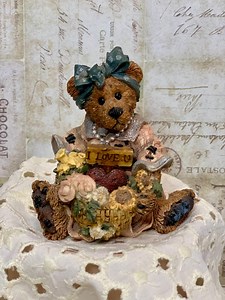 Vintage Boyds Bears "justina" Figurine: Musical Valentine's Bearstone