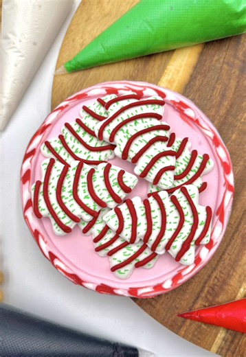 Replying to @zaikelle8 How about a plate full of Christmas Tree Cakes!😅❤️🍰🎄💚 What should I make next!? #cookiedecorating #asmr #satisfyingvideo #oddlysatisfying #oddlysatisfyingvideo