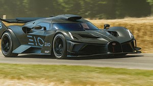 You have to hear this Bugatti on track