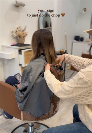 The rough cut before the color & refining .. so satisfying 👌🏼 #hairsalon #shorthair #transformation #balayage #haircolor