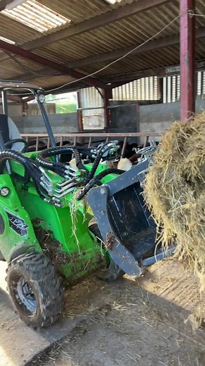 17K views · 193 reactions | A brand-new Avant has arrived at Curnaseer Farm - powerful and practical machine for everyday tasks. #AvantTecno #AvantLoader #AvantInAction #CompactLoader #FarmLife #WorkSmart #LoaderLife #NewMachine #CurnaseerFarm | Avant Tecno | Facebook