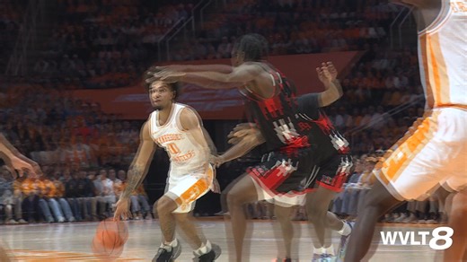 All smiles 😃😃 as Troy Henderson nets two 3's in his Tennessee debut. #Vols | Rylee Robinson Sports