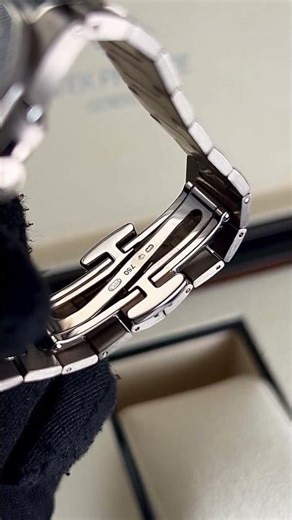 PATEK PHILIPPE NAUTILUS 70101G WHITEGOLD SILVER DIAL DIAMOND BEZEL (2014)