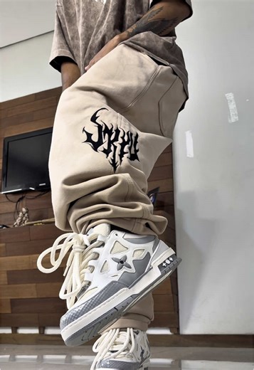 Ideias de Looks Com Calça Baggy: Estilo e Conforto