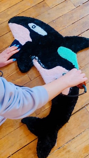 Instagram’s @design on Instagram: "🧶A few years ago, @clotilde.puy (Clotilde Puy) had her dream job – working as a weaving intern at Maison Lesage, the 160-year-old textile studio behind Chanel’s couture tweeds. But it wasn’t meant to be, and Clotilde moved from Paris to Japan for a year, seeking inspiration. During the online-intensive early days of 2020, she discovered videos of wool tufting on Instagram. “Oh my God, I need to try this,” she recalls thinking. “I was blown away. When I receive