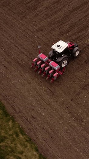 clip-3970106059-agricultural-tractor-equipped-red-seed-drill-actively