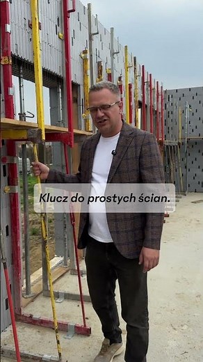 Jak wyprostować ścianę ze styropianu? #budowa #budowadomu #izodom #ściana #pracebudowlane