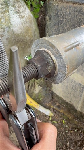 Plumbers, You’ll be great! A trick to remove broken plastic faucet threads from a pipe! #diy #idea