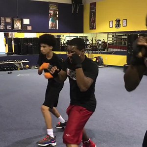 Footwork is important ⭕ #BoxingProTips #BoxingTraining #BoxingSkills #BoxingTechnique #BoxingDrills #BoxingCoach #BoxingWorkout #BoxingCommunity #BoxingLife #BoxingMotivation #Boxing | Master Boxing