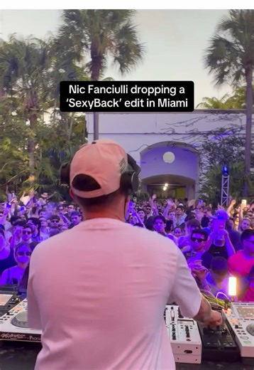 @Nic Fanciulli dropped a fire ‘SexyBack’ edit in Miami #edm #nicfanciulli #housemusic #dj #rave